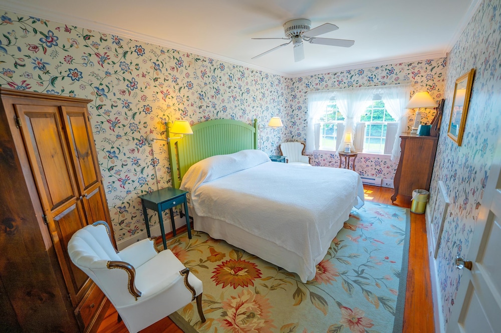 Garden, King Bed، The Colony Hotel 6/9