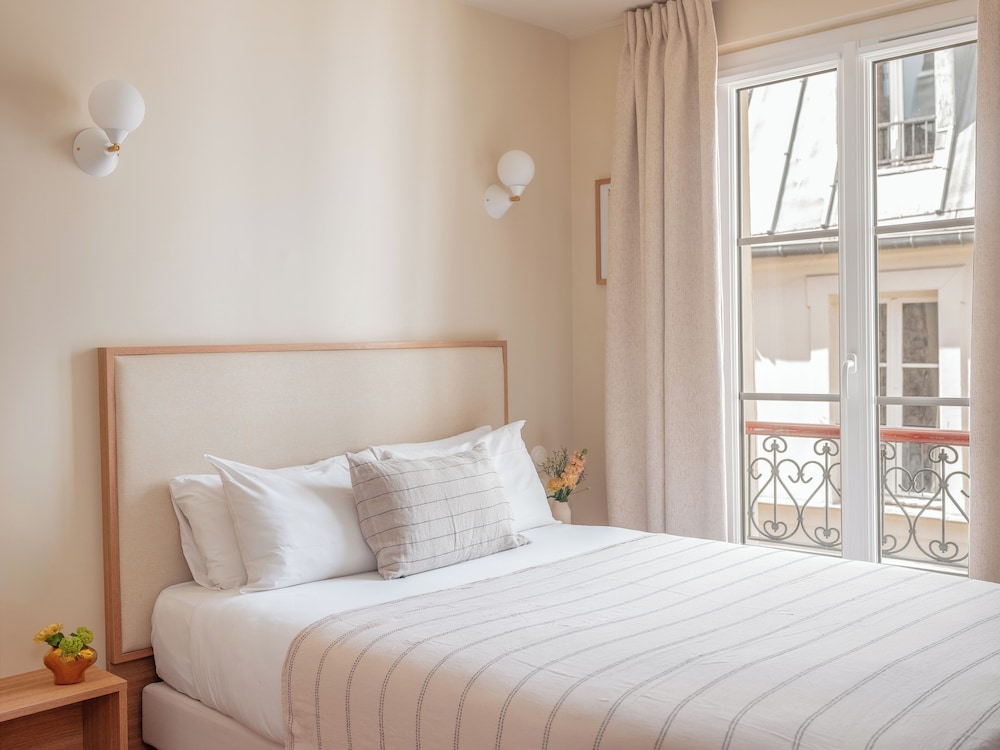 2 BEDROOMS, 2 BATHROOMS