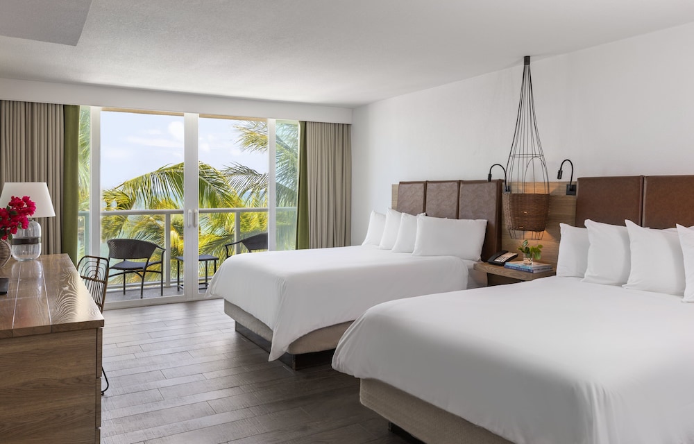1 Bedroom, Premium, Suite, 2 Queen Beds, Ocean Front, Sofa