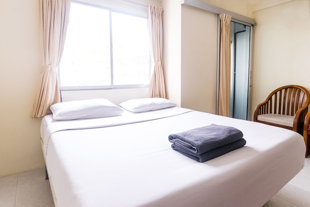 18 Coins Budget Hotel 37/67