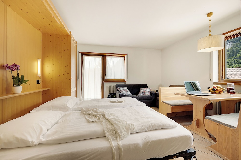 1 BEDROOM, SUPERIOR, APARTMENT, DOUBLE AND TWIN BEDS, MURPHY BED, BALCONY