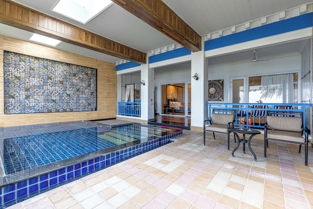 MAYFAIR Palm Beach Resort 34/74