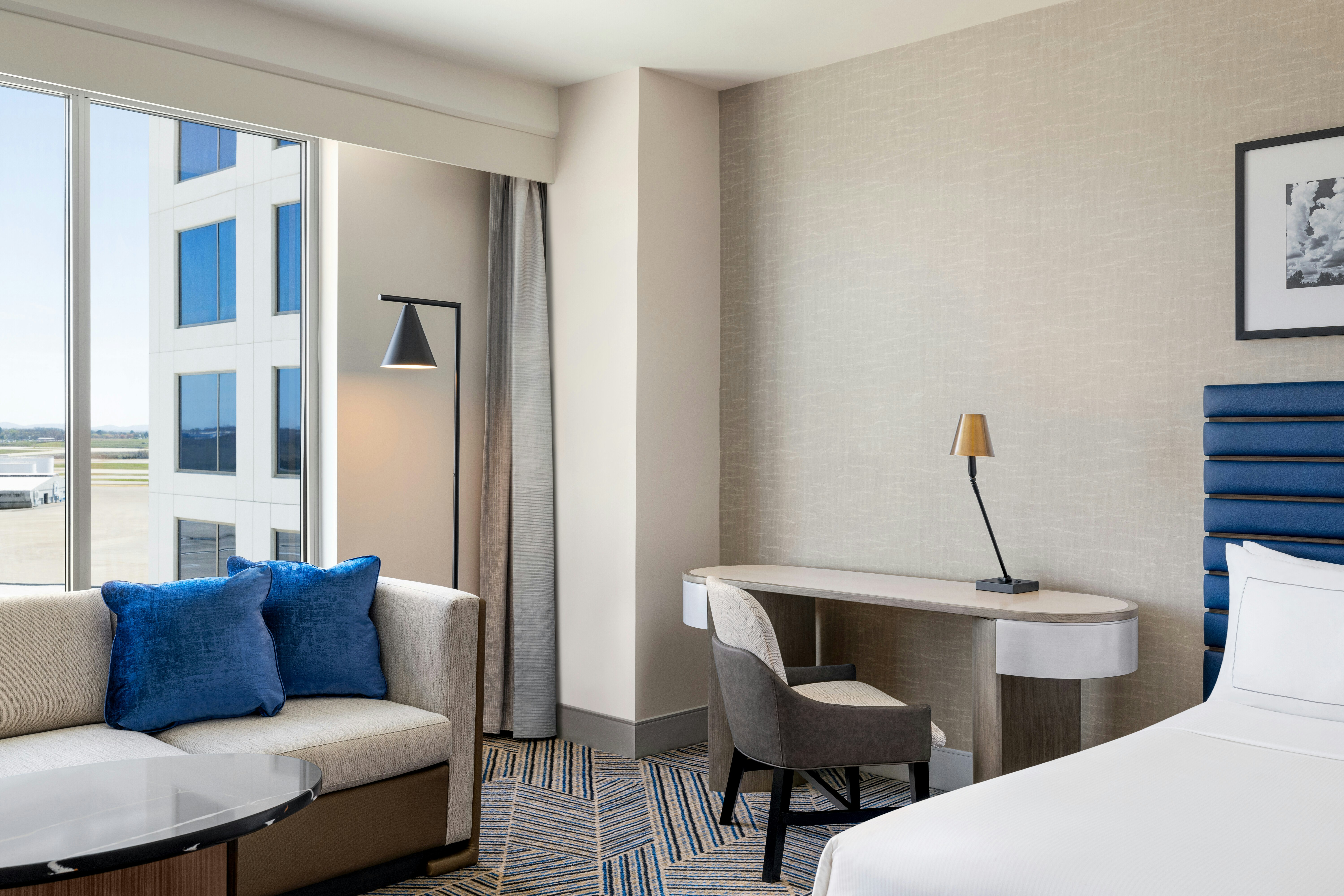 ROOM, KING BED, SOFA