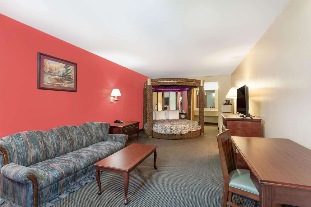 Brentwood Inn and Suites (ex. Americas Best Value Inn and Suites Glen Allen/Richmond) 30/42