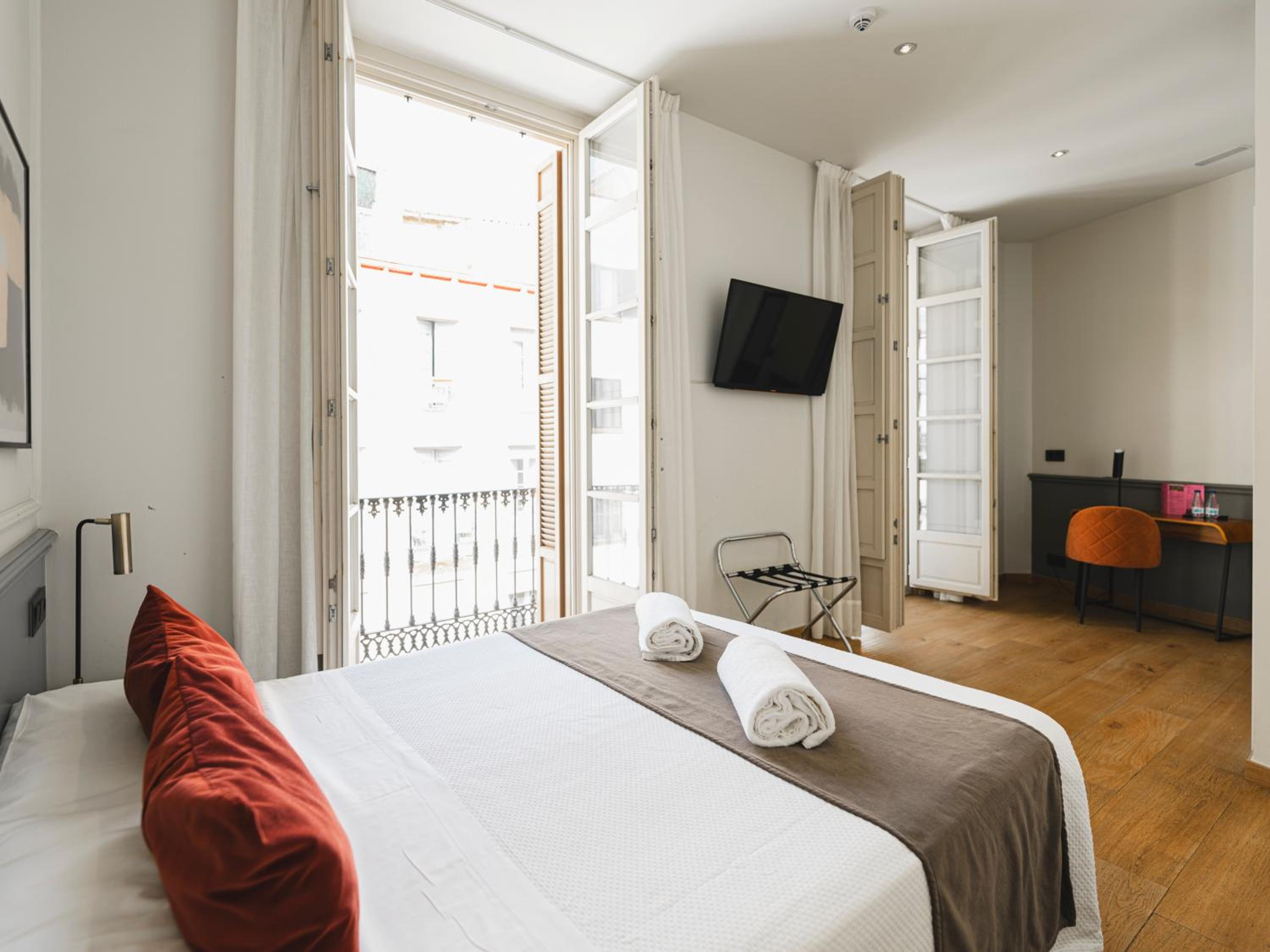 Room, Double or Twin Bed