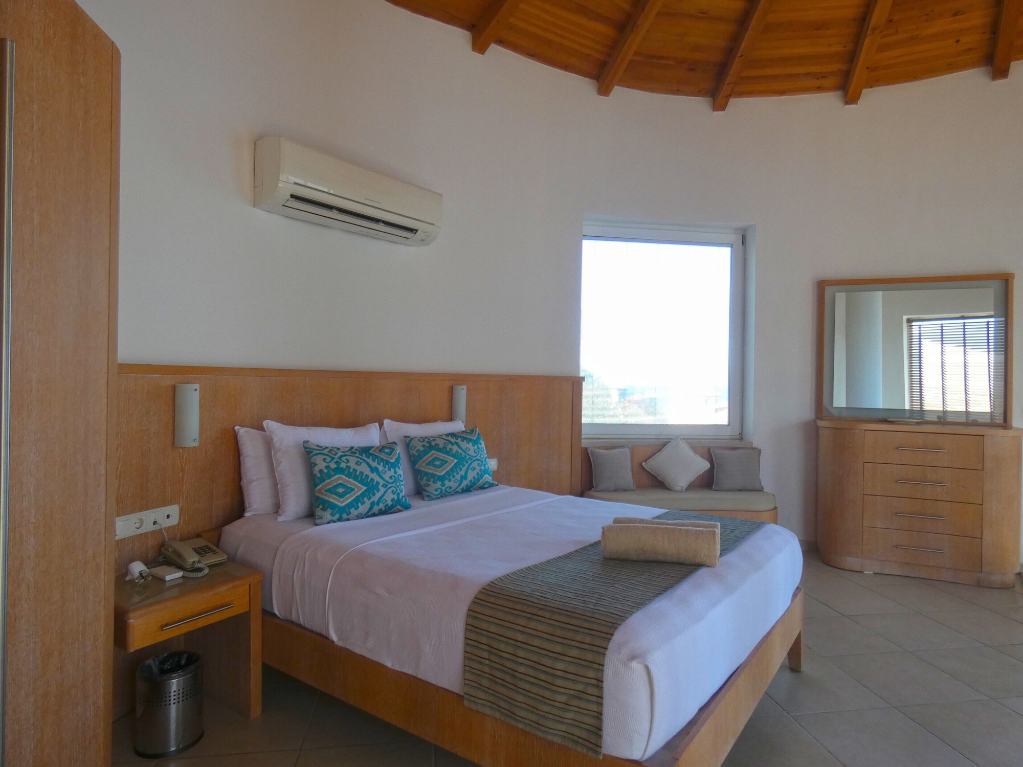 SUITE, WATER FRONT, PRIVATE POOL
