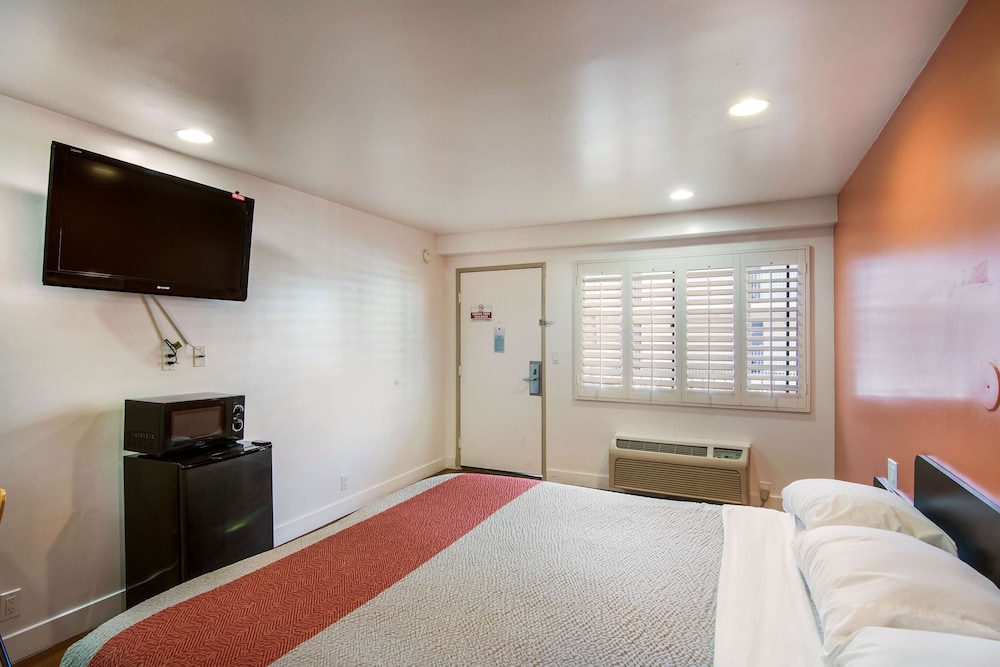 Motel6 Monterey Park, CA 10/47