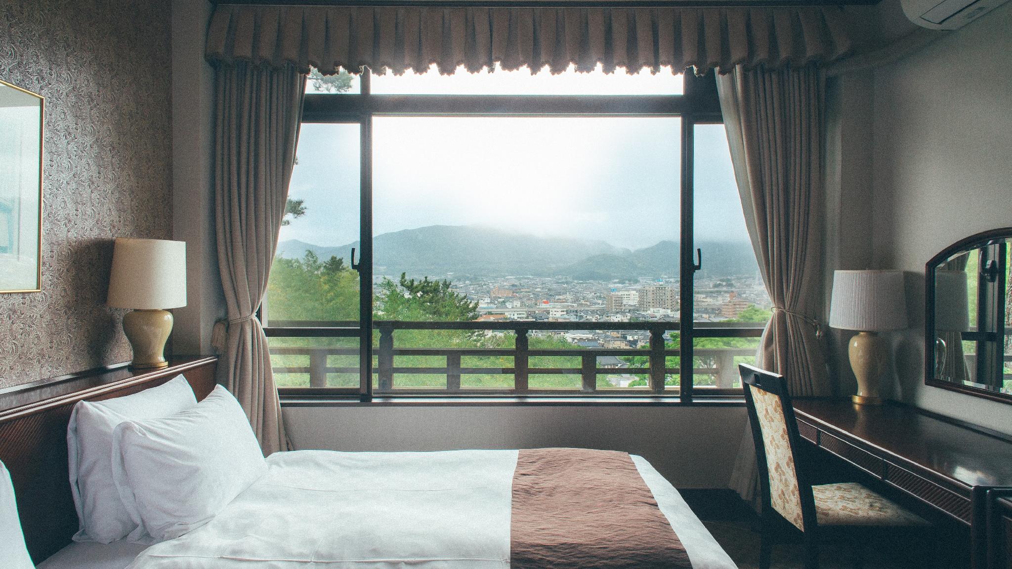 Suite, Twin Beds, Mountain Side