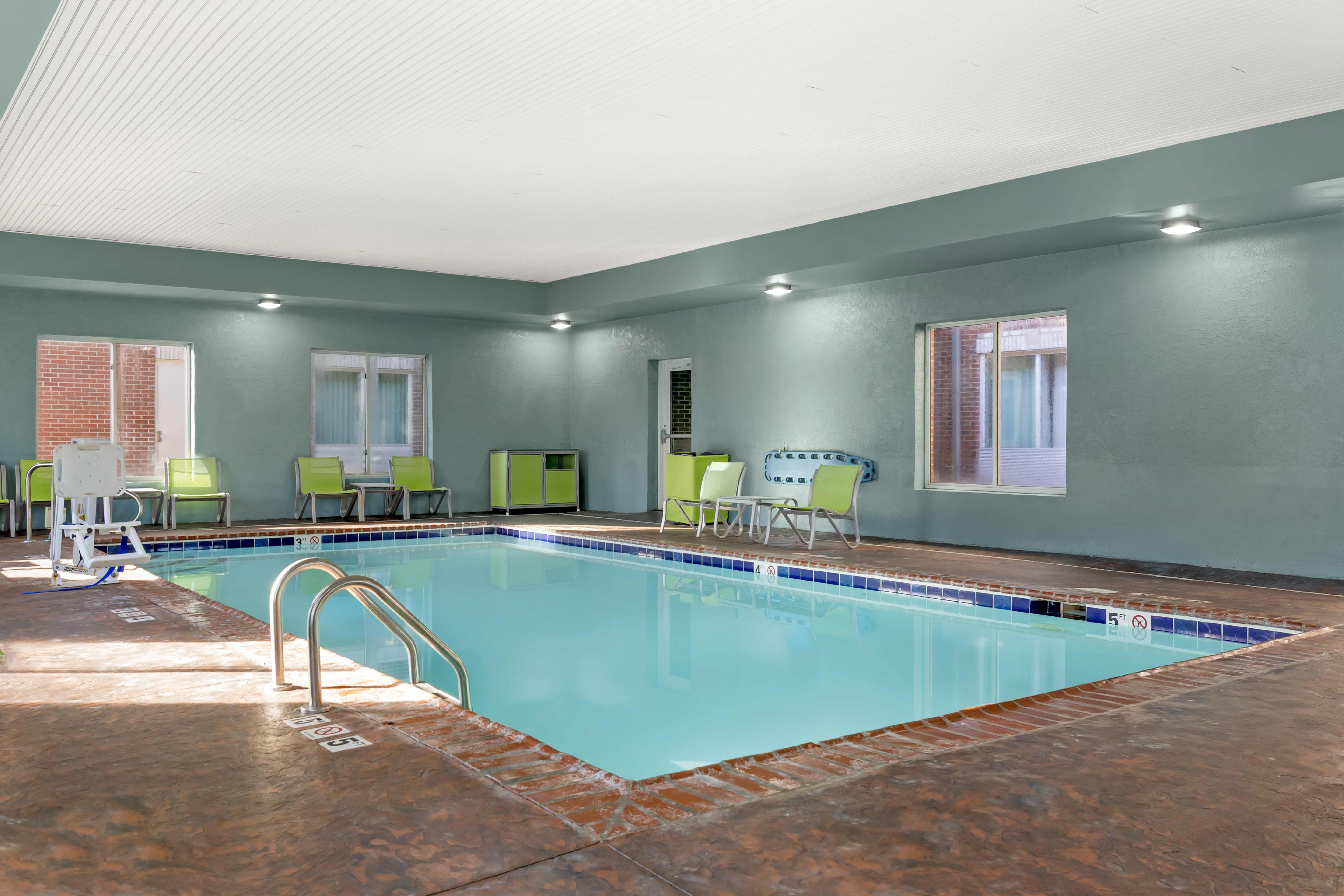 Holiday Inn Express & Suites Louisville South-Hillview, an IHG Hotel 41/55