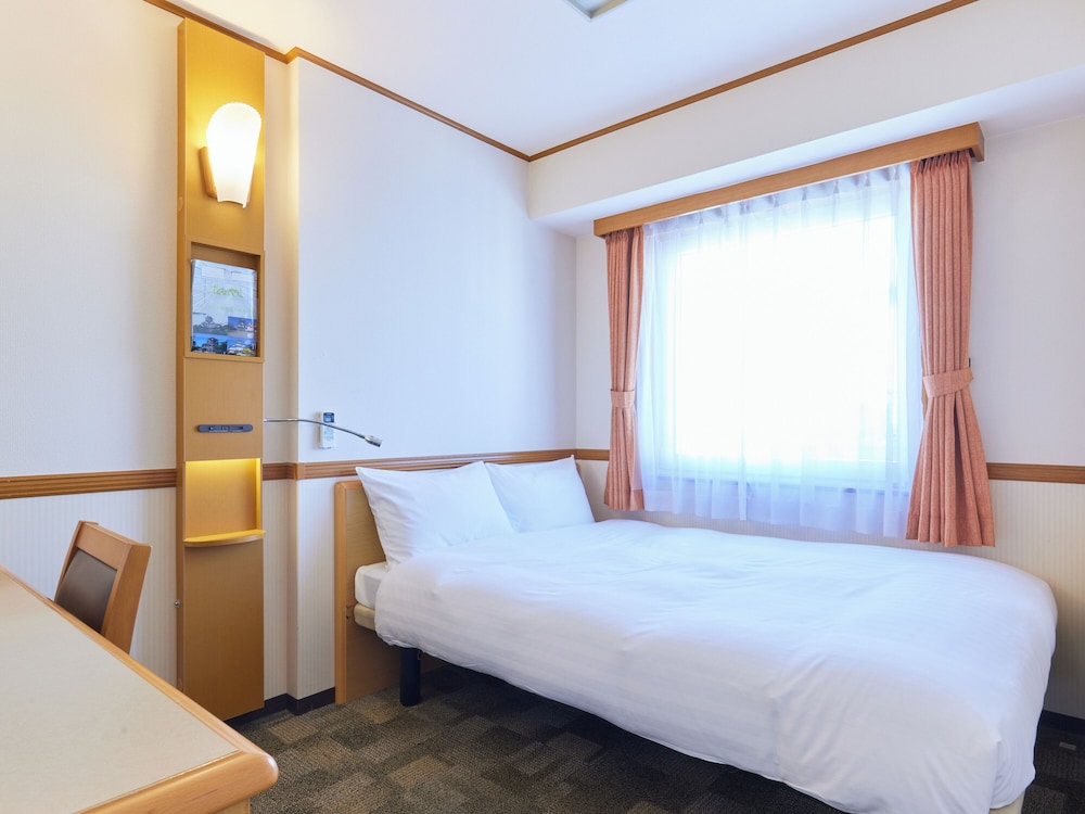 ECONOMY, DOUBLE BED, SMOKING