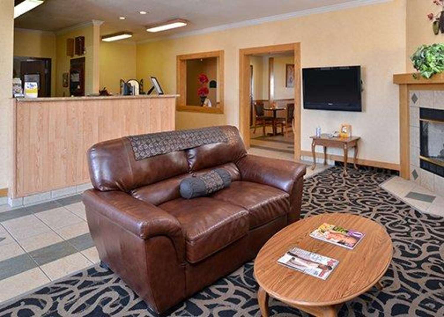 Express Inn & Suites 2/3