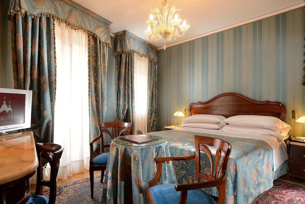 SUPERIOR, DOUBLE OR TWIN BED, CANAL VIEW