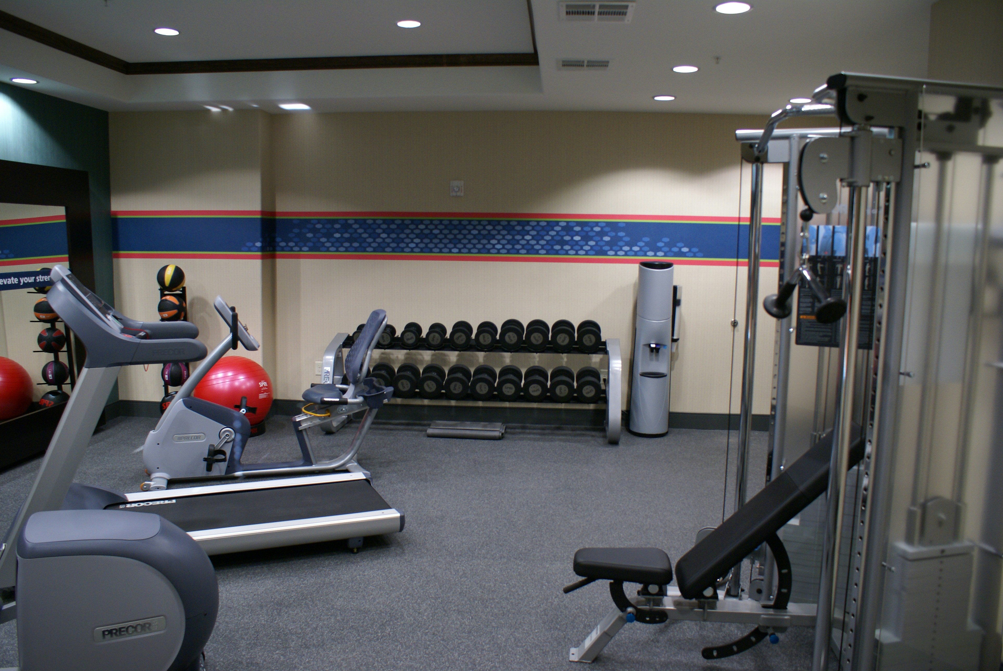 Hampton Inn Suites Center TX 16/30