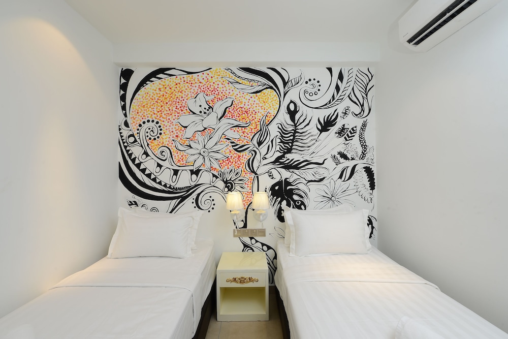 Hotel De Art Usj 21 33/35