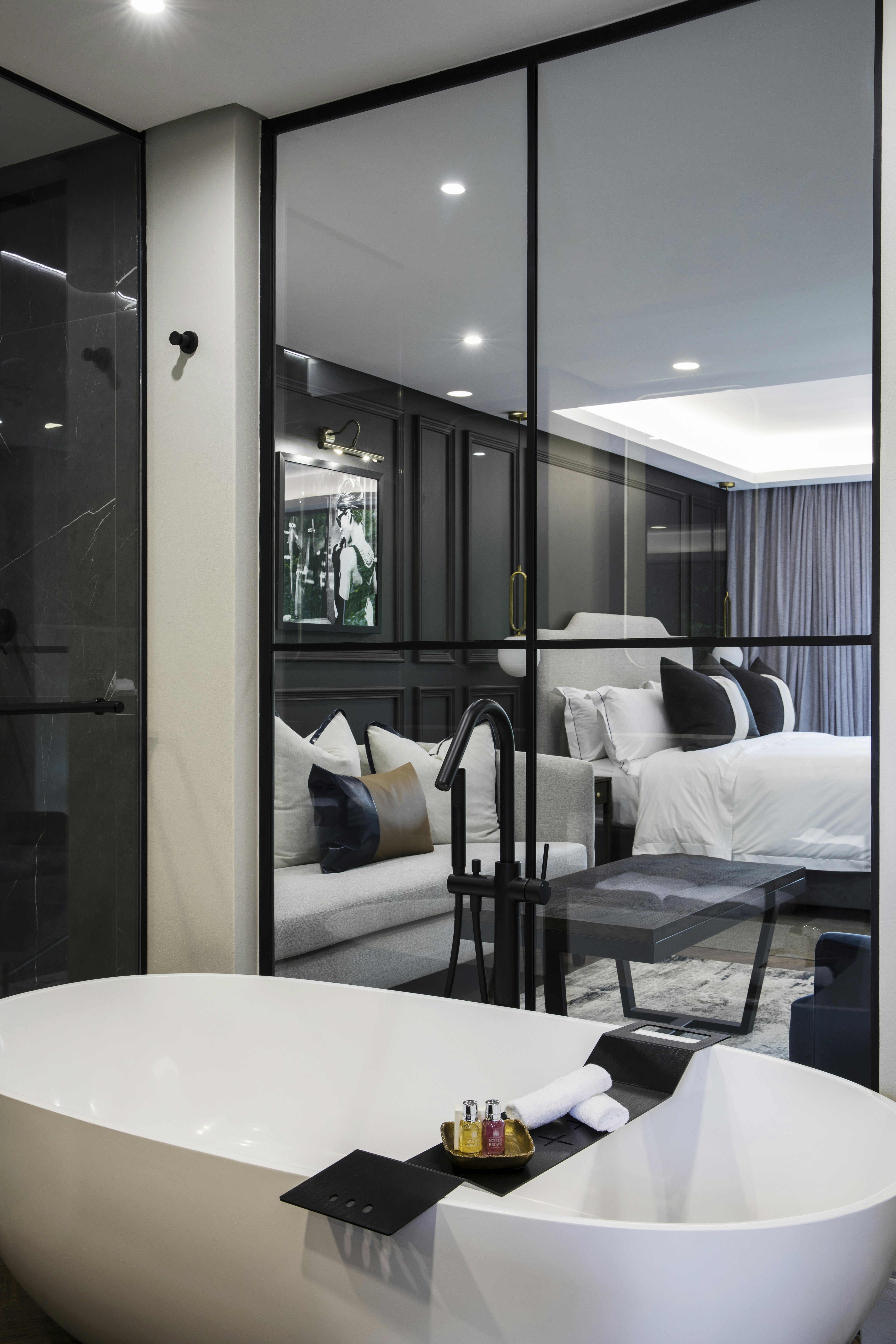 SEVEN Villa Hotel and Spa 36/38