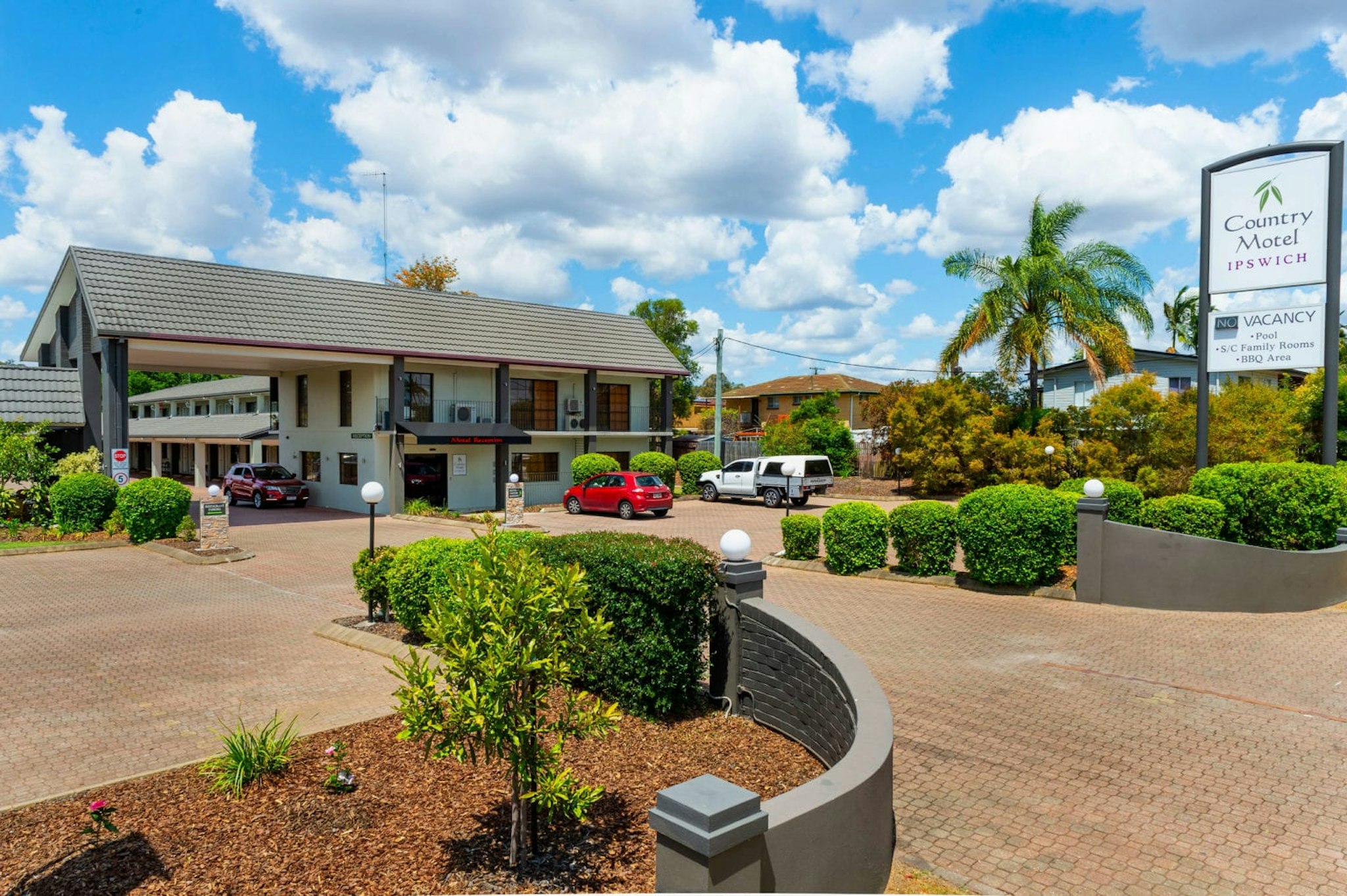 IPSWICH COUNTRY MOTEL 43/49