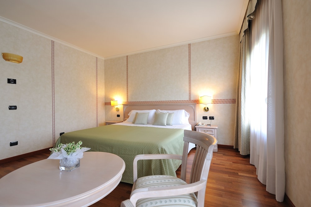 Hotel Roxy Plaza 30/81
