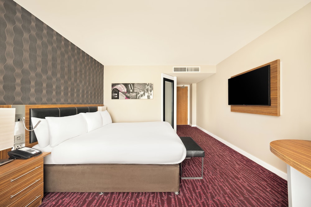 STANDARD, KING BED, TOP FLOOR