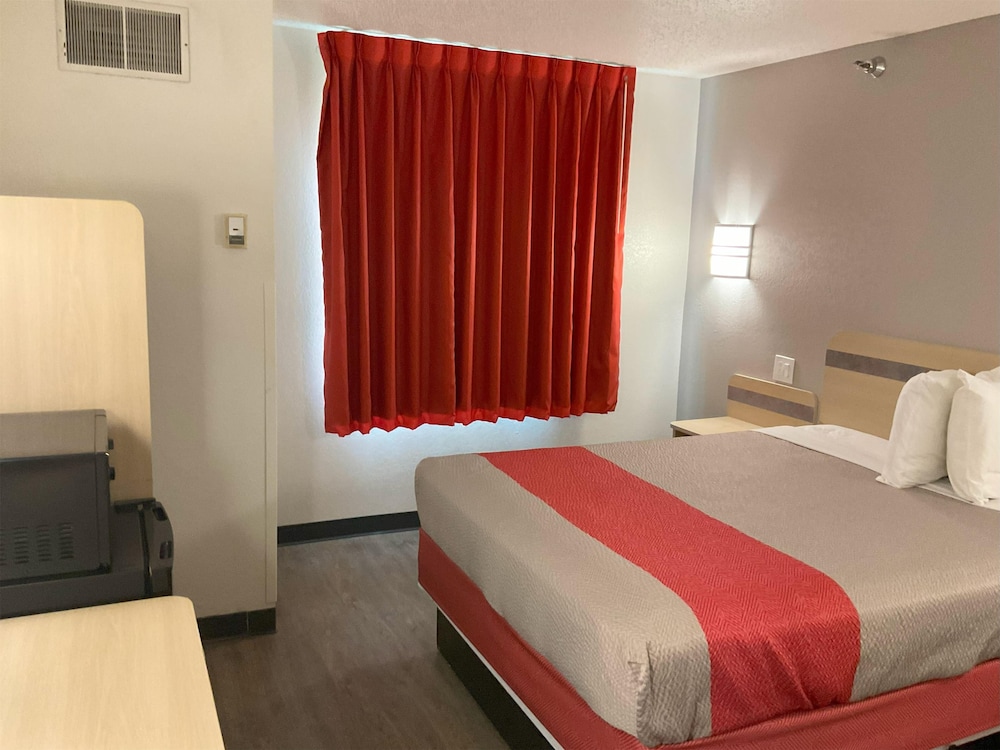 Motel6 Pearl, MS - Jackson Airport 14/30