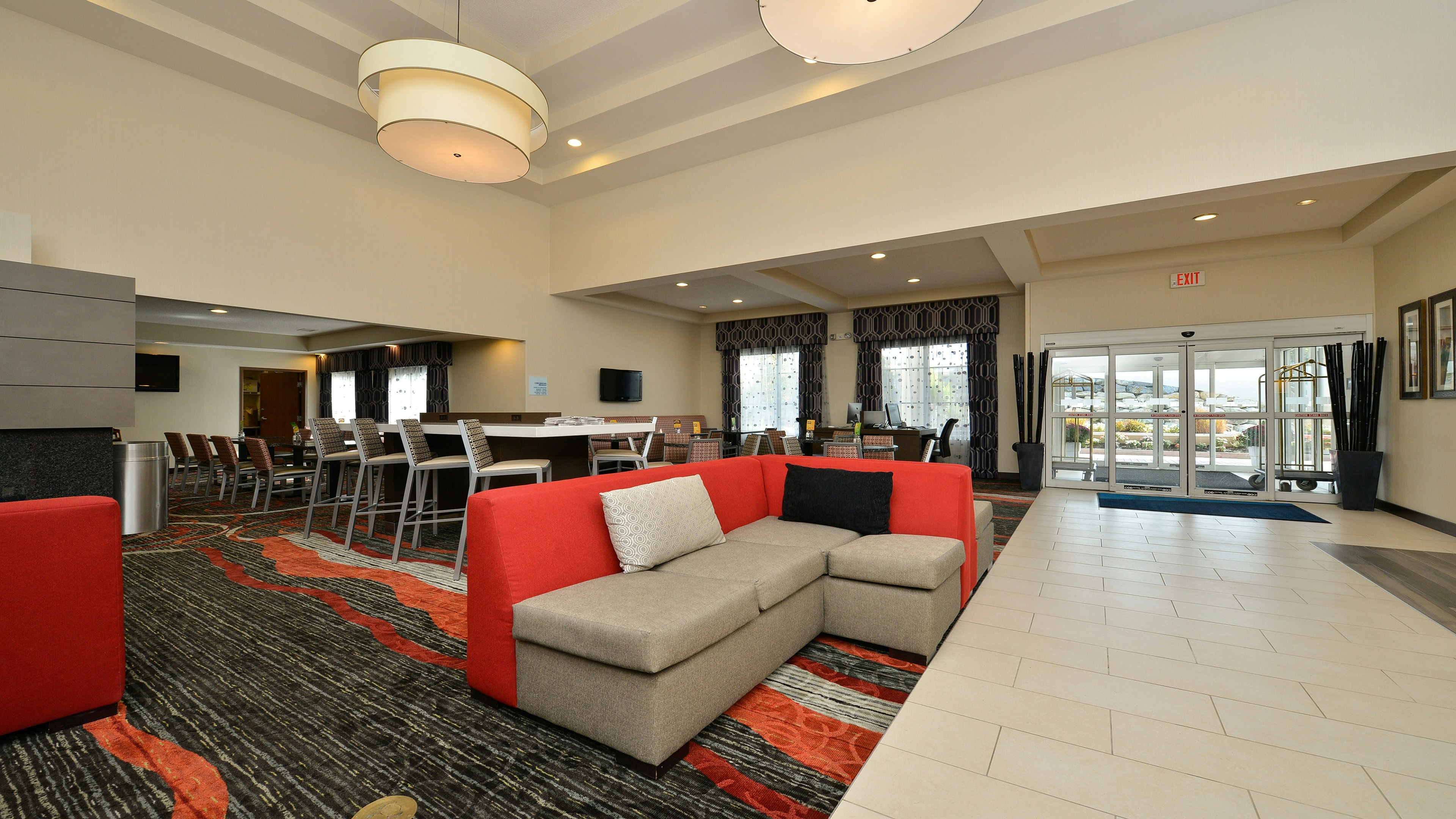 Holiday Inn Express Boston-Milford 23/32