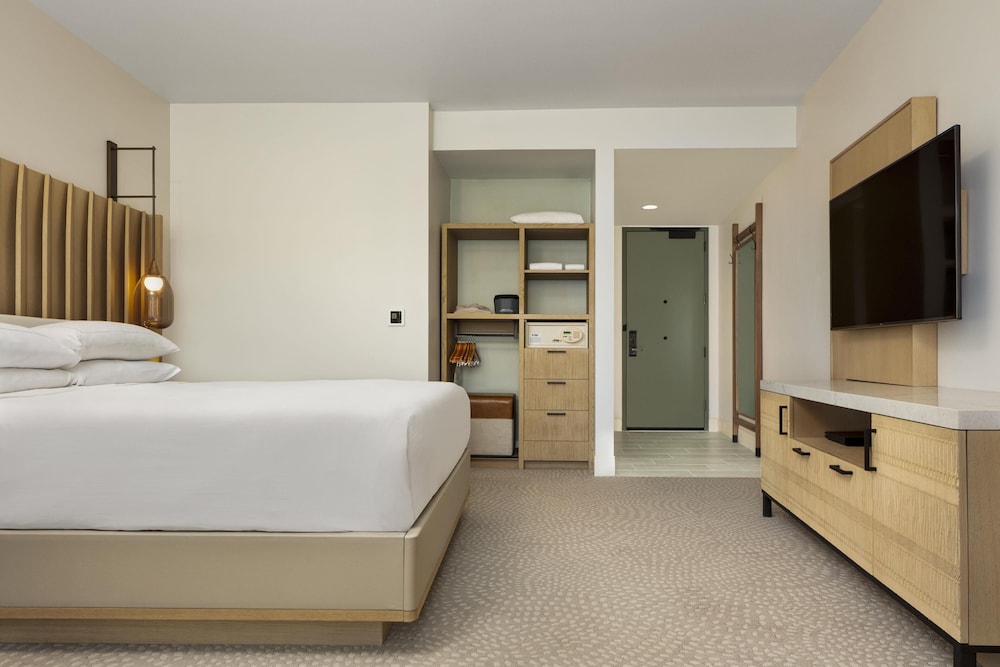 Palace, King Bed, Resort View, Accessible