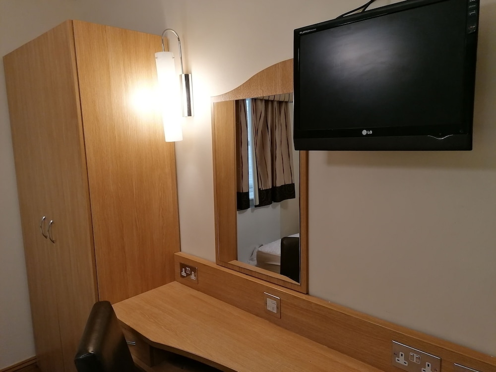 The Queensgate Hotel 34/35