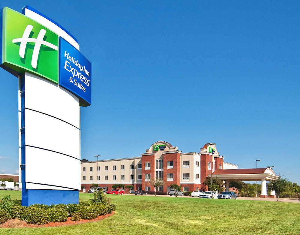 Holiday Inn Express Hotel & Suites Canton 2/37