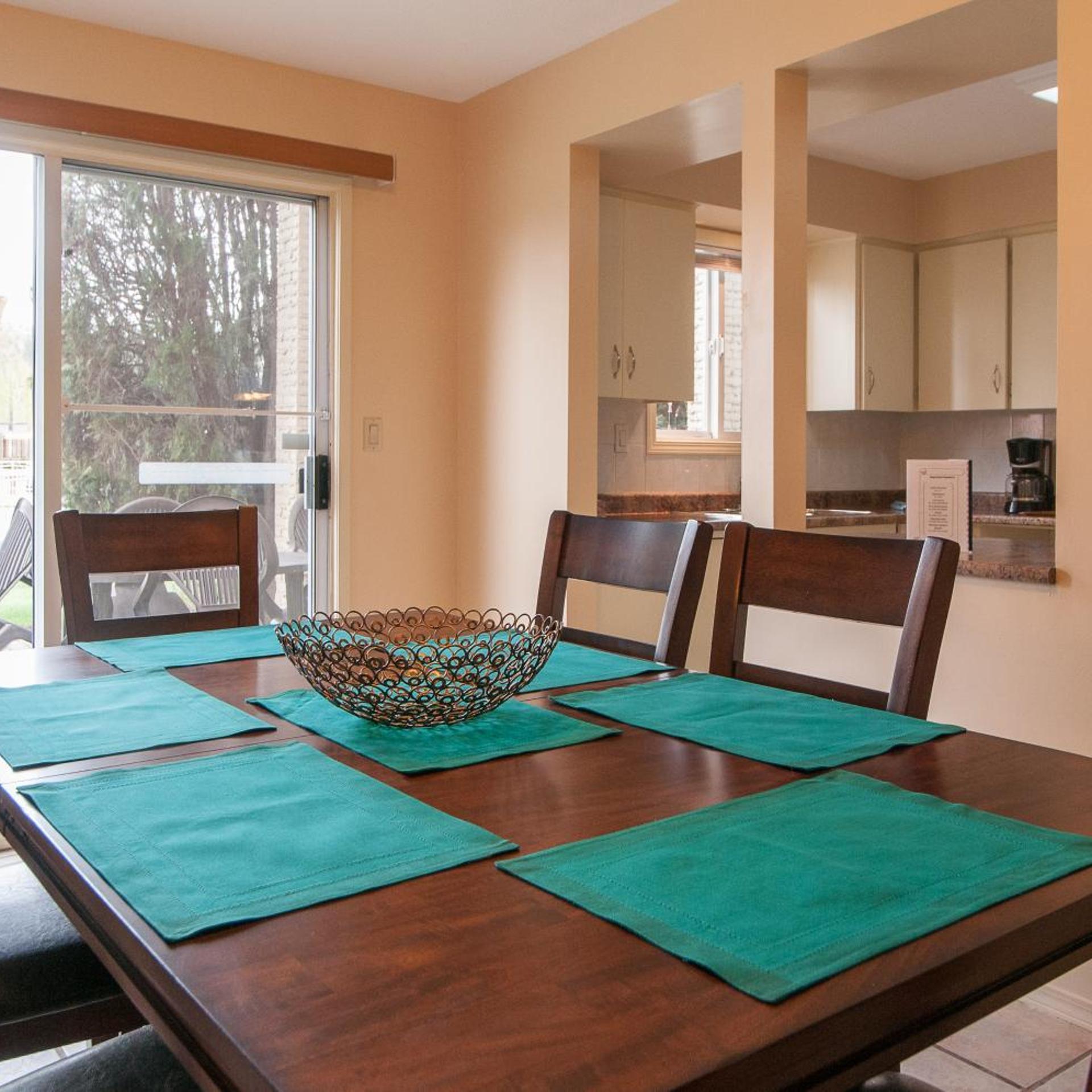 3 Bedrooms, Holiday Home
