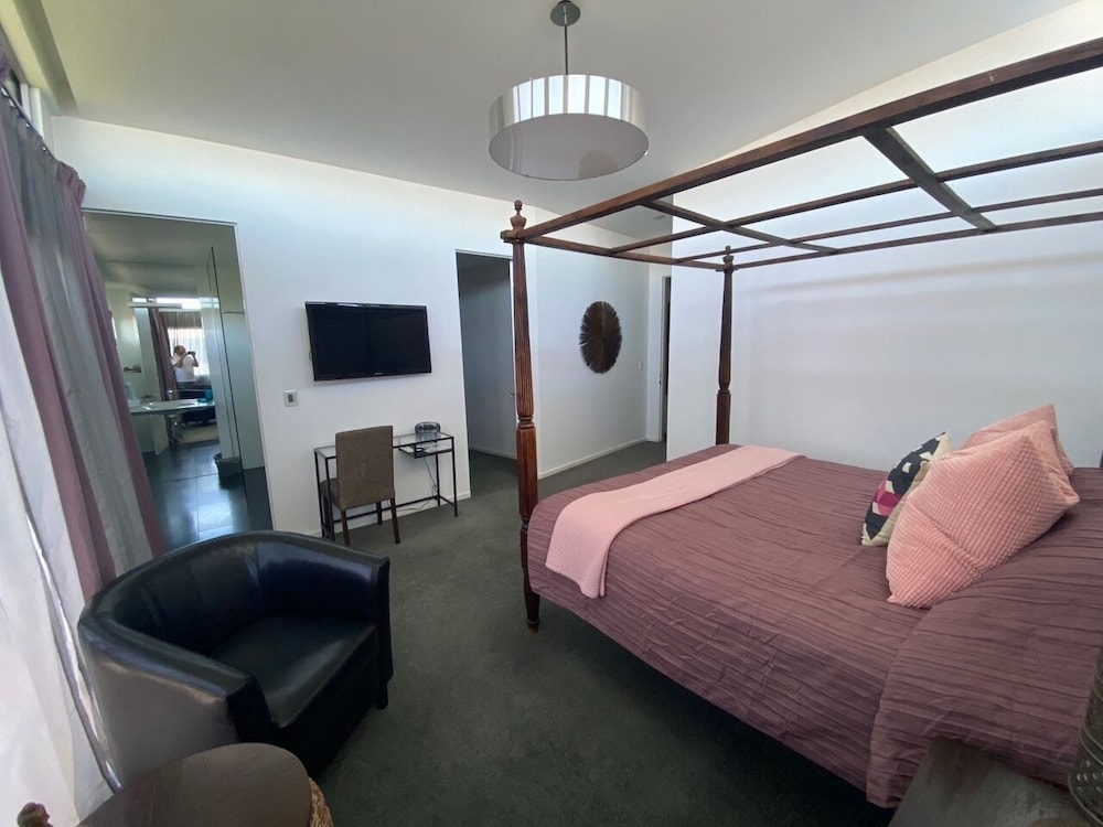 STARHAVEN RETREAT 14/56