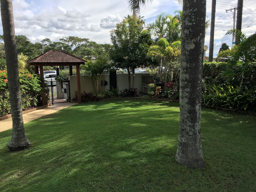 Burleigh Palms Holiday Apartments 72/75