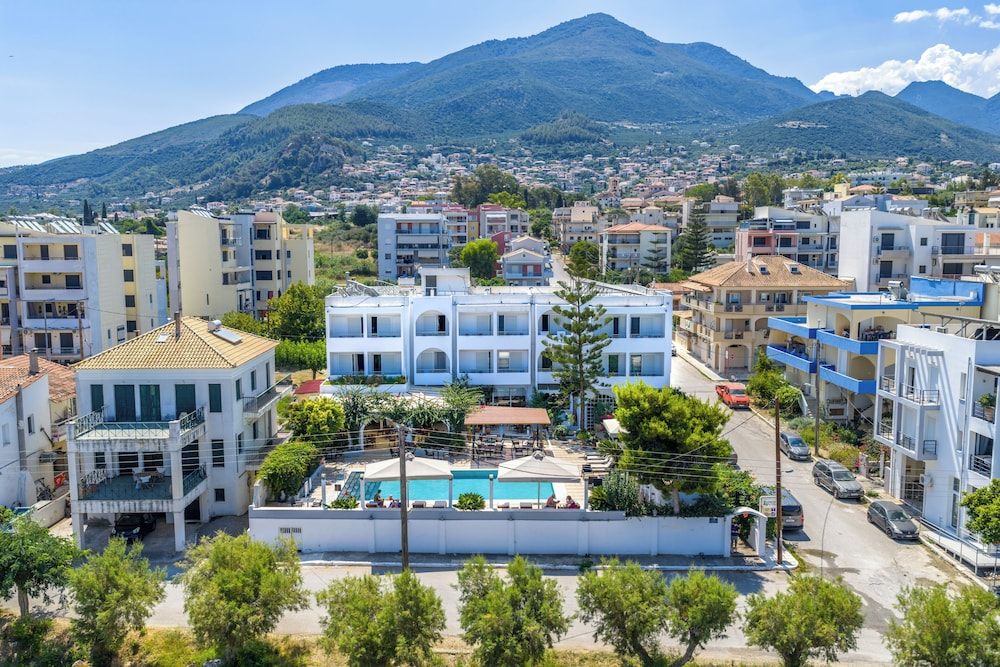 Kyparissia Beach in TRIFYLIA