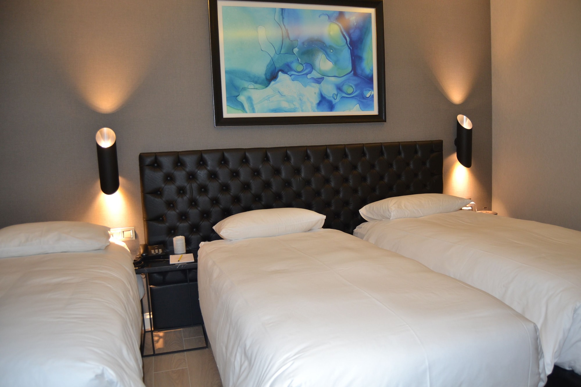 DELUXE, TRIPLE, 3 BEDS