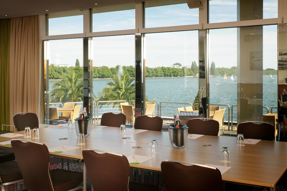 Courtyard By Marriott Hannover Maschsee 31/45
