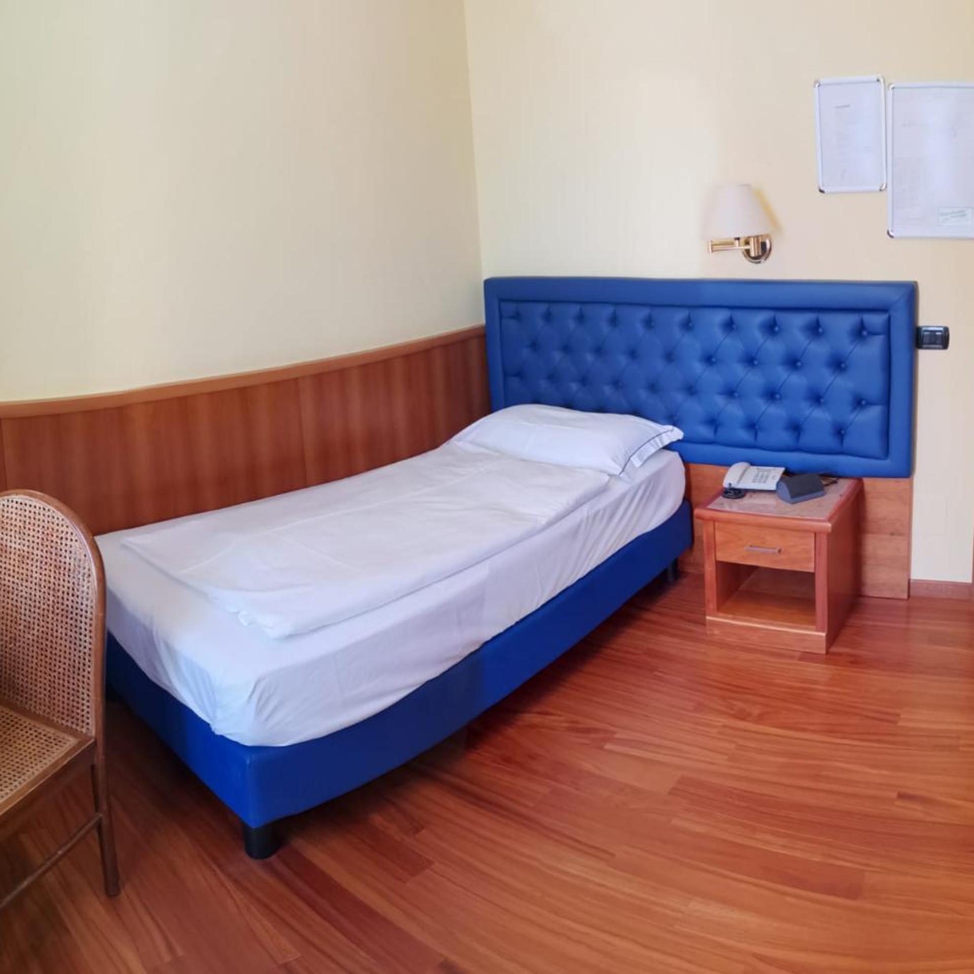 Room, Single