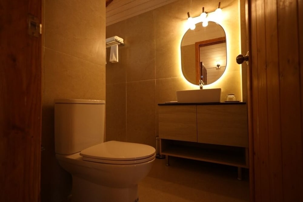 Foxoso Aaristo Baga Beach Resort 45/48