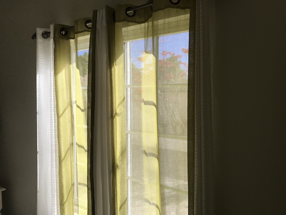 Retreat Guesthouse Luxury Suites 50/50