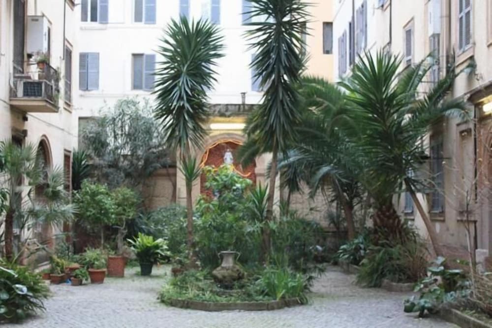 Hotel Campidoglio 48/51