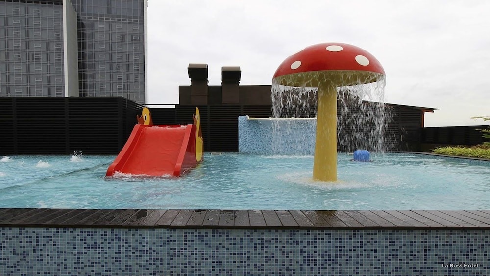 La Boss Hotel 53/56