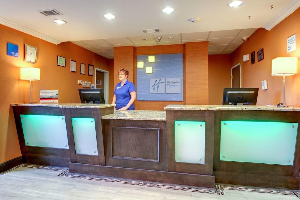 Holiday Inn Express Hotel Suites Live Oak 11/71