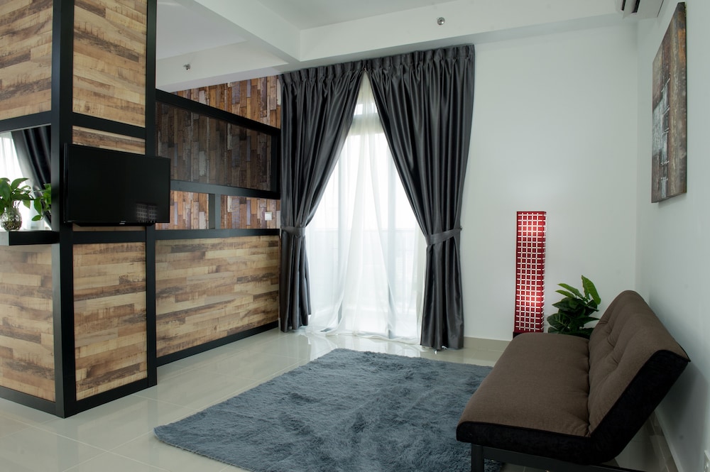 Ezzyhome @ Medini 7/38