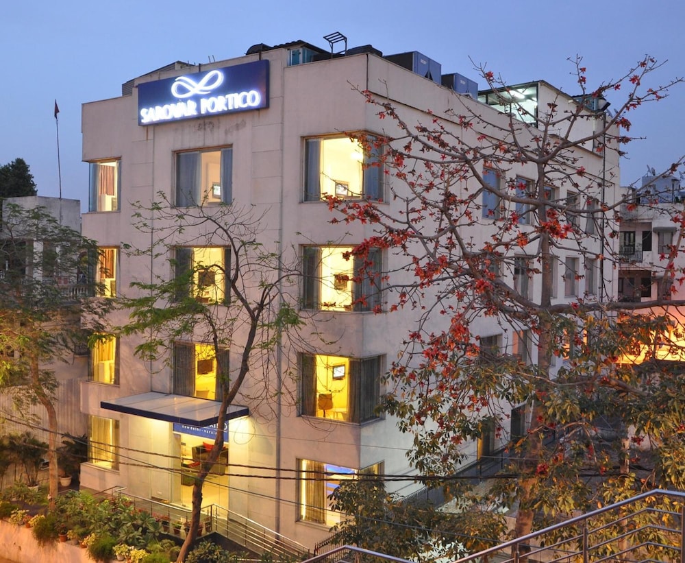 Sarovar Portico Naraina 4/54
