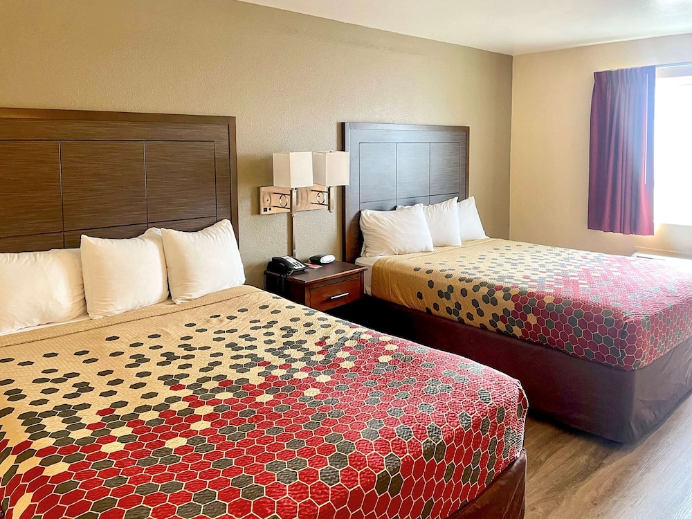 Econo Lodge Inn & Suites Corning Travel Center 11/21