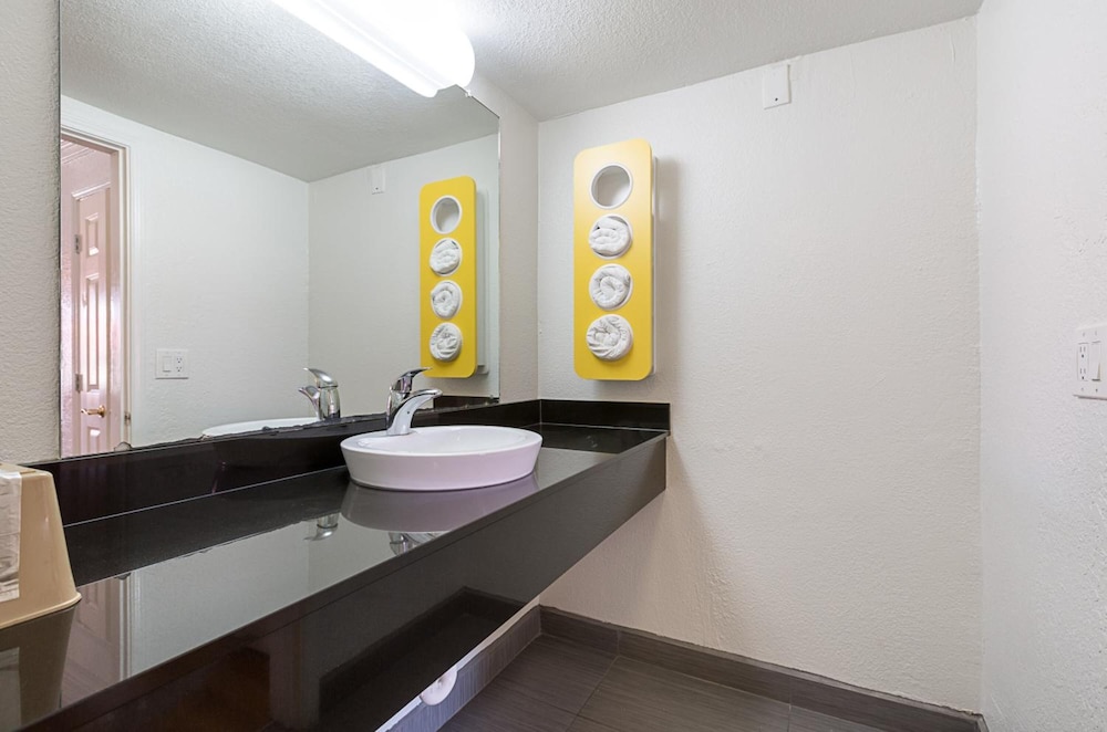 Motel6 Dallas, TX - Market Center 40/45