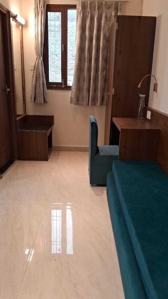 Vinayak Heritage 16/25
