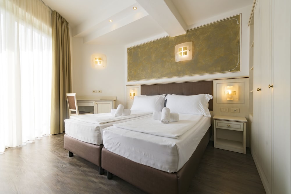 Hotel Sogno Del Benaco 15/63