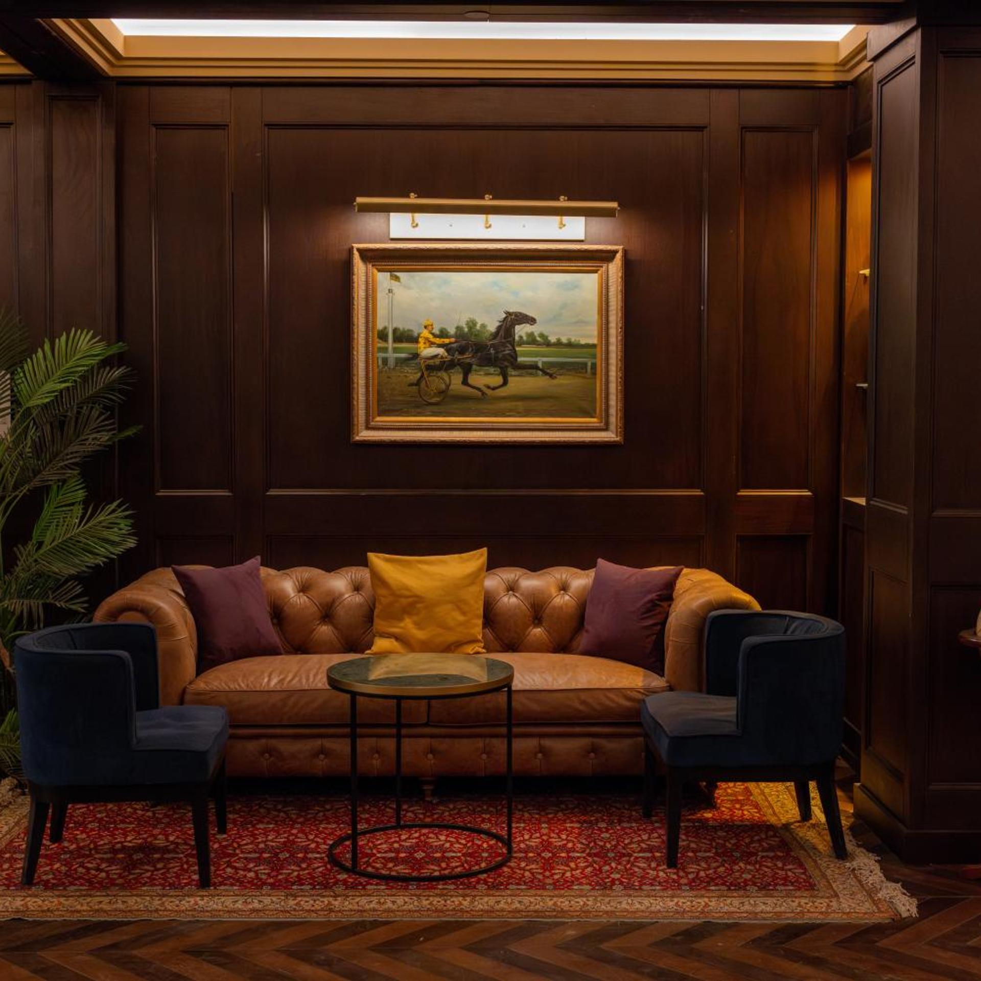 Whisky Hotel 33/43