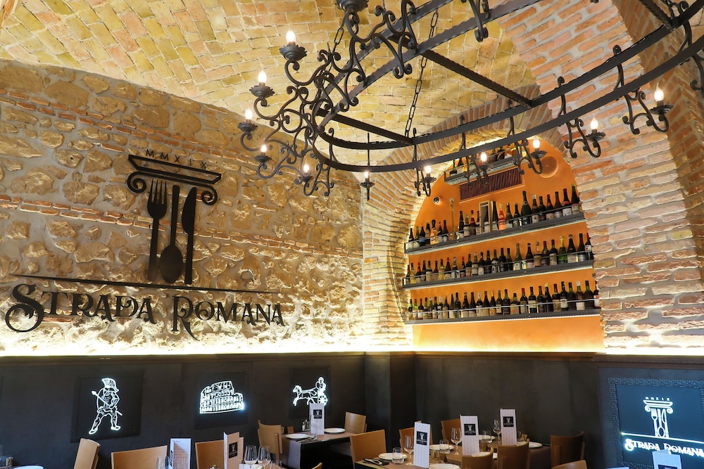 Alessandro Palace Bar 64/69