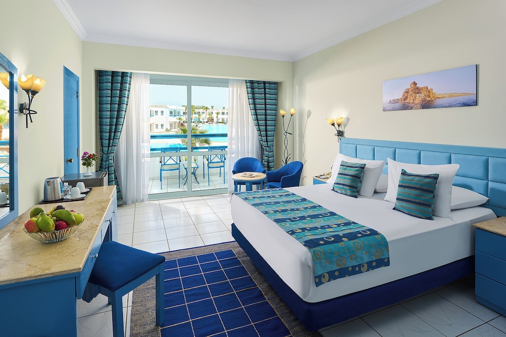 Superior Triple Pool View Room