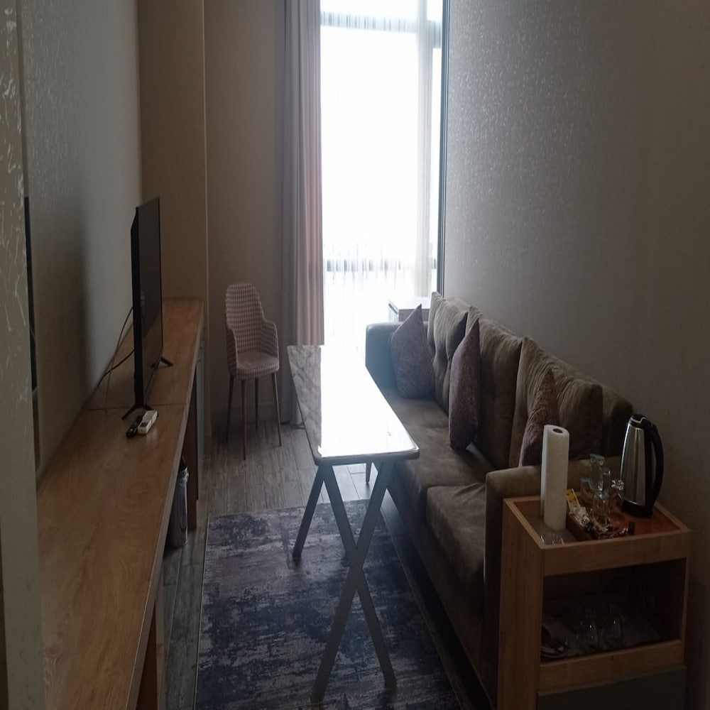 Agora Suites 51/67
