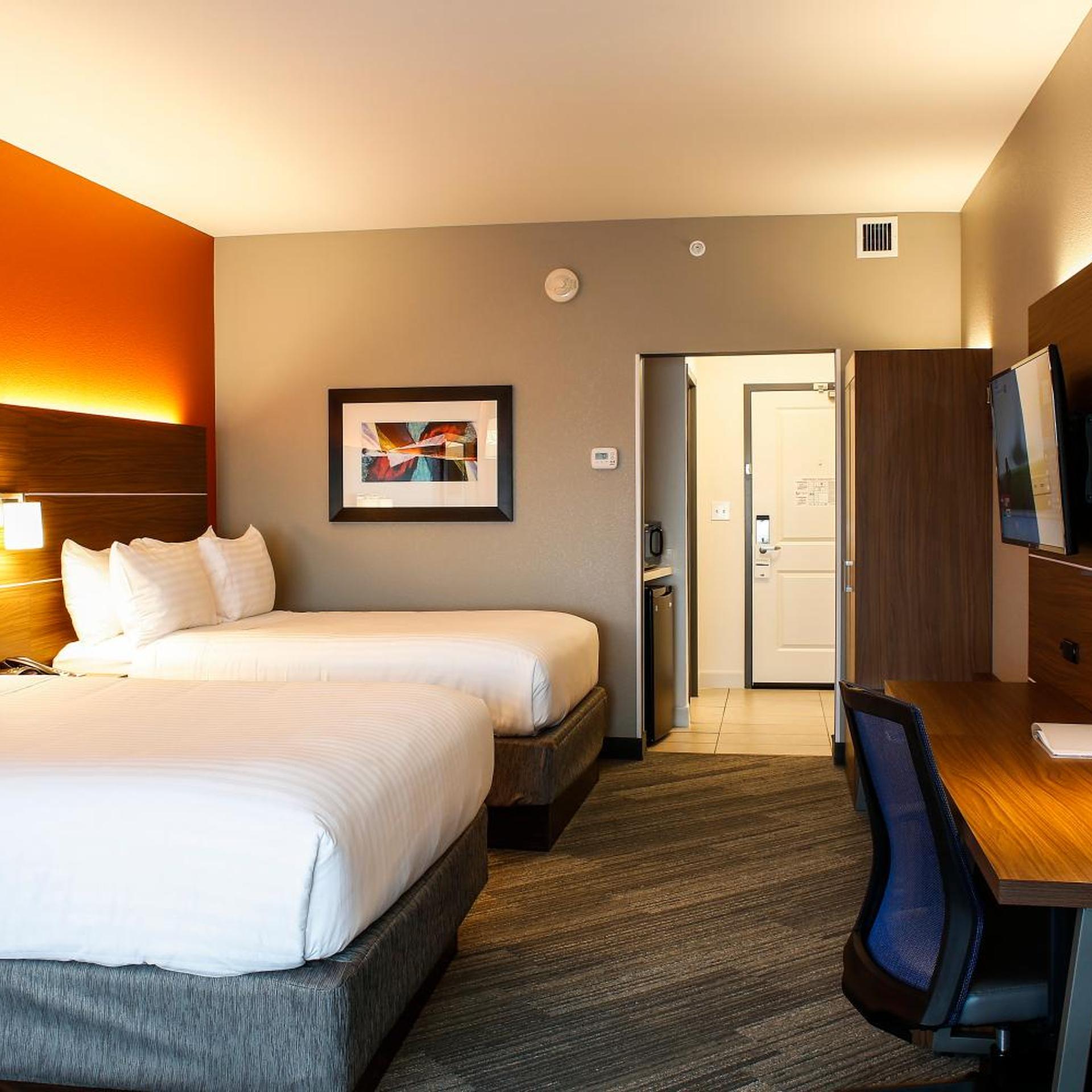 Standard, 2 Queen Beds, Bathtub, Accessible